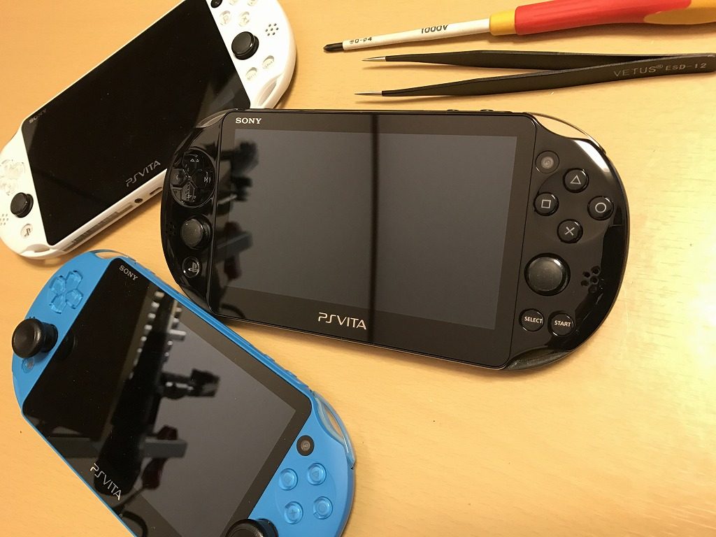 PS Vita(PCH2000)の液晶割れ+アナログスティック動作不良を分解修理 